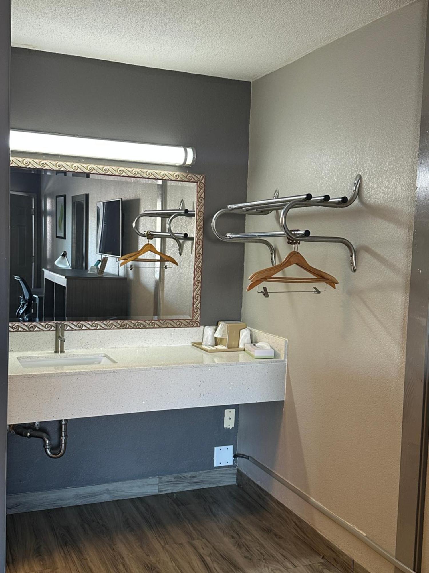 Executive Inn Locust Grove By Capital O Extérieur photo