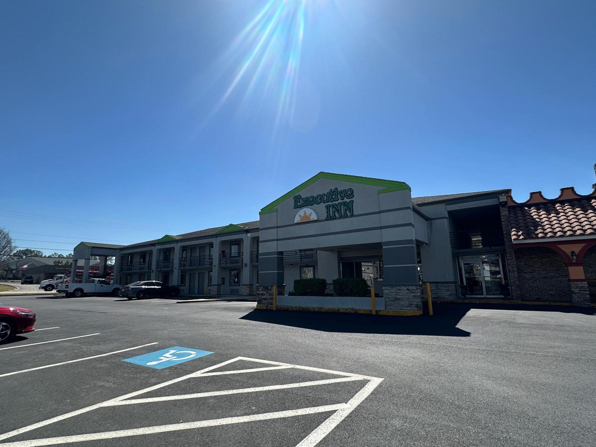 Executive Inn Locust Grove By Capital O Extérieur photo